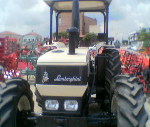 Tracteur LAMBORHINI modèle 654